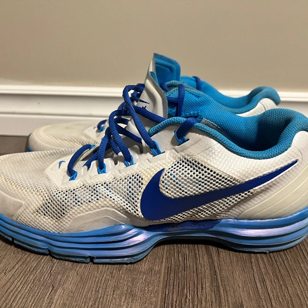NIKE RUNNING SHOES - Picture 2 of 4